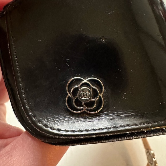 CHANEL Camellia sunglasses and case - Picture 11 of 16